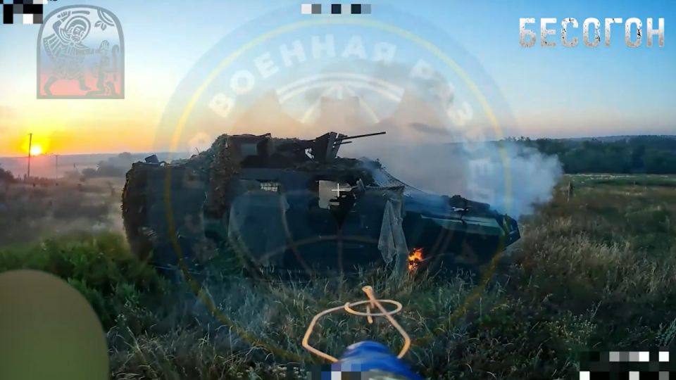 Работа FPV-дронов по технике и пехоте 3-го армейского корпуса ВСУ, контратакующего позиции ВС РФ в районе села Новомихайловка на стыке ДНР, ЛНР и Харьковской области Работа FPV-дронов по технике и пехоте 3-го армейского корпуса ВСУ, контратакующего позиции ВС РФ в районе села Новомихайловка на стыке ДНР, ЛНР и Харьковской области