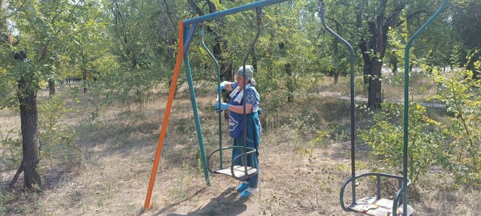 «Единая Россия» в рамках акции «Яркое детство» в Рубежном продолжают облагораживать детские площадки «Единая Россия» в рамках акции «Яркое детство» в Рубежном продолжают облагораживать детские площадки