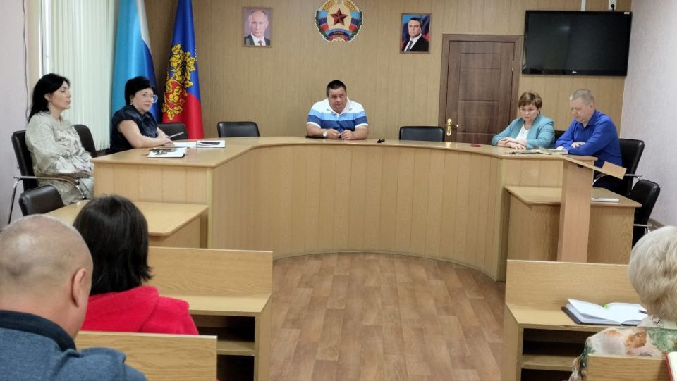Сегодня Глава городского округа город Ровеньки Андрей Рубанцов провел плановое рабочее совещание с руководителями управлений администрации и структурных подразделений Сегодня Глава городского округа город Ровеньки Андрей Рубанцов провел плановое рабочее совещание с руководителями управлений администрации и структурных подразделений