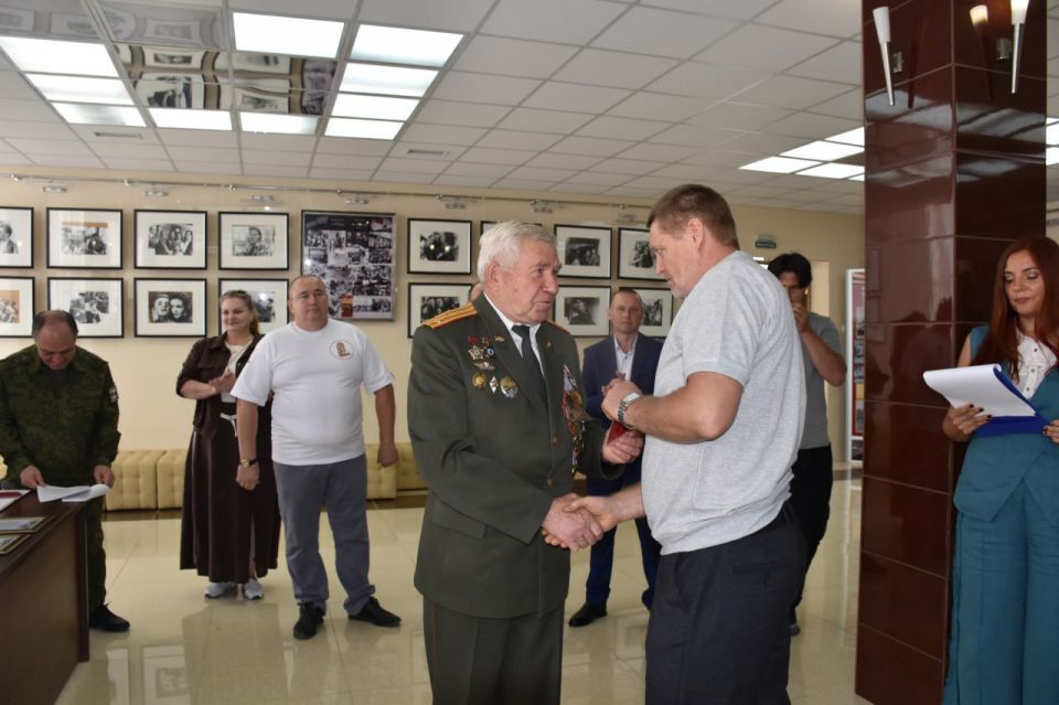 Мы вышли из забоя. защищать родной Донбасс Мы вышли из забоя. защищать родной Донбасс