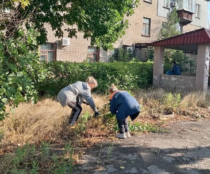 Коммунальные службы проводят работы на территории города Коммунальные службы проводят работы на территории города