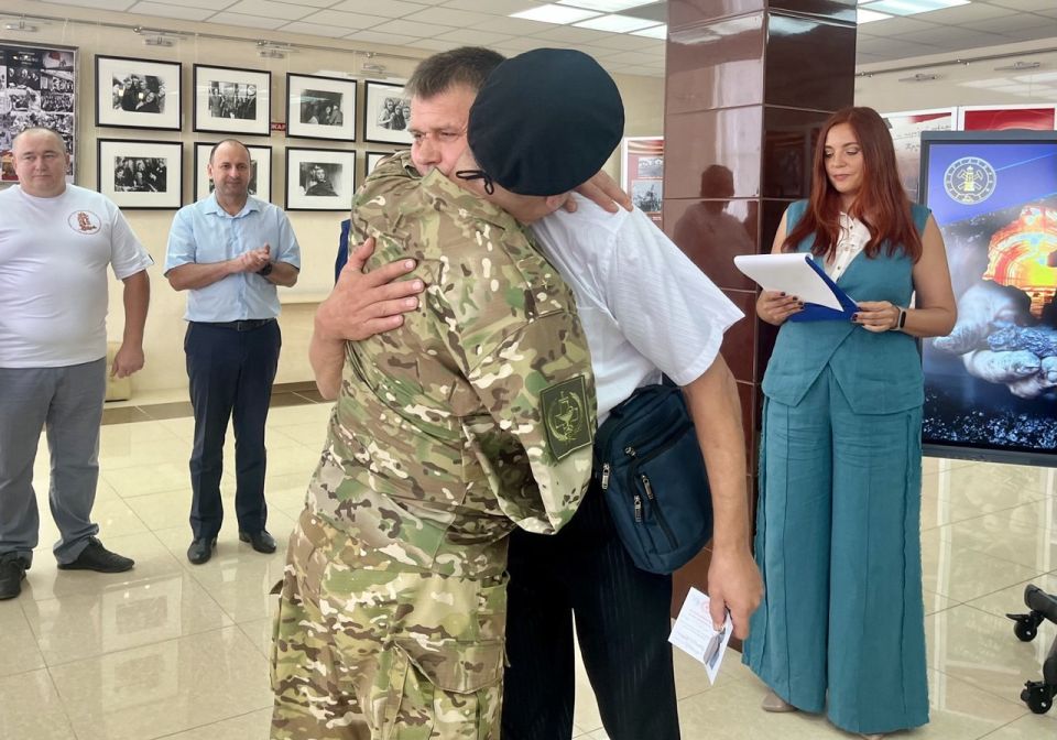Мы вышли из забоя. защищать родной Донбасс Мы вышли из забоя. защищать родной Донбасс