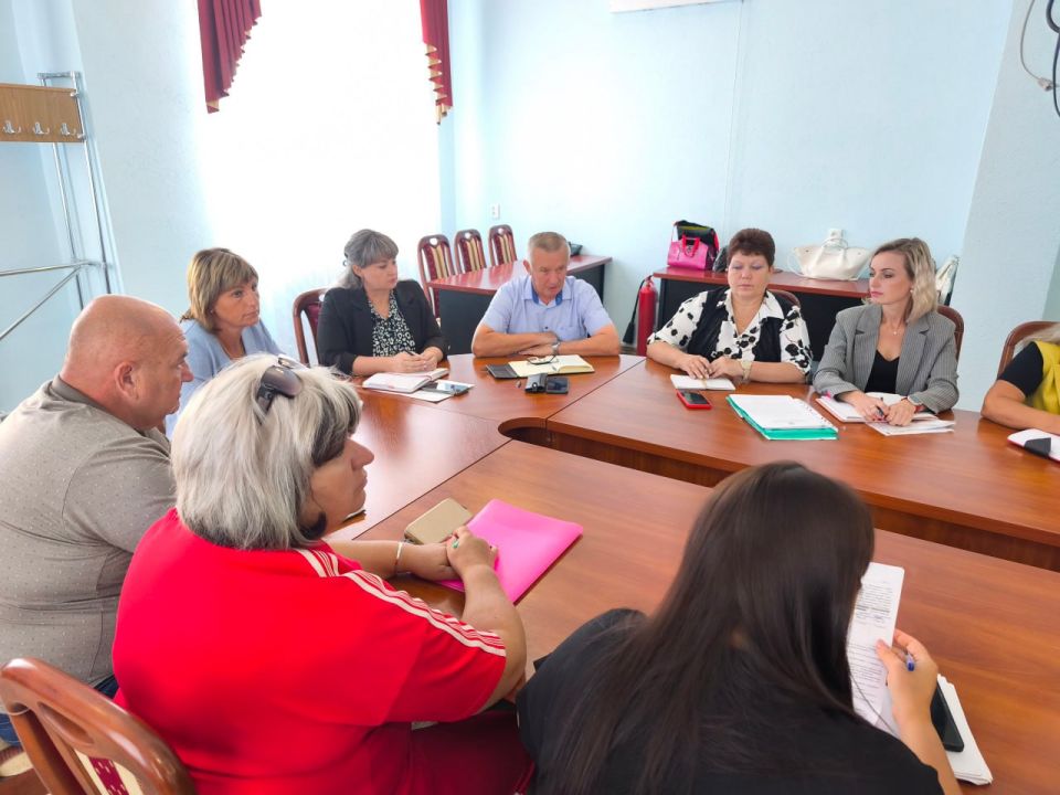 Сергей Козенко: Сегодня провел расширенное аппаратное совещание с руководителями структурных подразделений Администрации, начальниками управления и отделов по жизнеобеспечению Сергей Козенко: Сегодня провел расширенное аппаратное совещание с руководителями структурных подразделений Администрации, начальниками управления и отделов по жизнеобеспечению