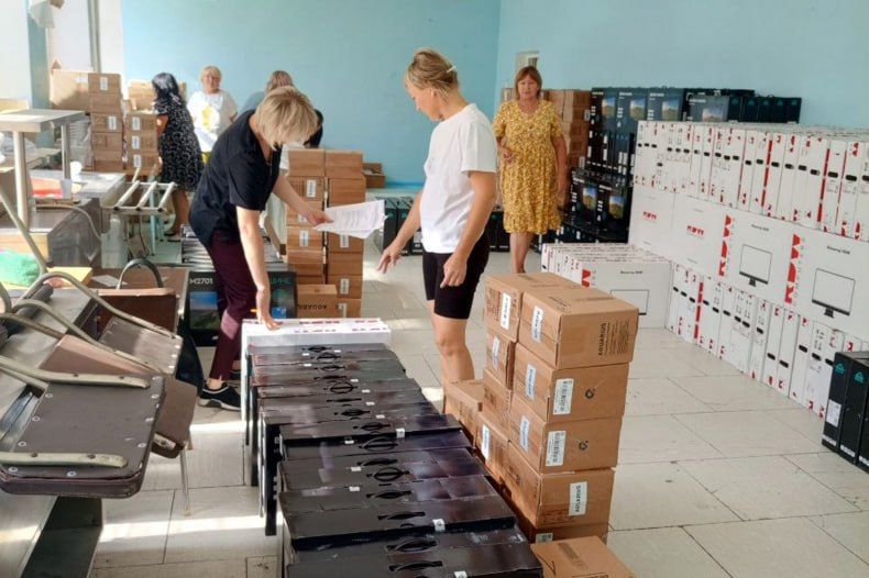 Образовательные организации Свердловского муниципалитета получили компьютерную технику Образовательные организации Свердловского муниципалитета получили компьютерную технику