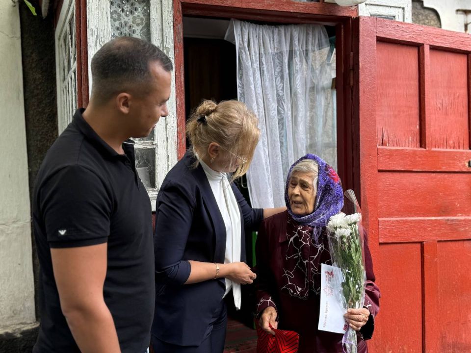 Виктория Сергеева: Сегодня выполнила почетную миссию – адресно поздравила ветеранов с 80-летием Победы над милитаристской Японией и окончанием Второй мировой войны, передав именные письма от нашего президента Владимира... Виктория Сергеева: Сегодня выполнила почетную миссию – адресно поздравила ветеранов с 80-летием Победы над милитаристской Японией и окончанием Второй мировой войны, передав именные письма от нашего президента Владимира...