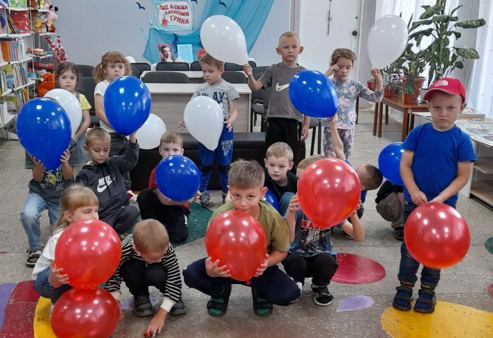 #ГоржусьФлагом. В «Библиотечном филиале для детей» МБУ «МЦБС» ко Дню Государственного флага для детей дошкольного возраста состоялась конкурсно-развлекательная программа «Веселые старты под флагом России» #ГоржусьФлагом. В «Библиотечном филиале для детей» МБУ «МЦБС» ко Дню Государственного флага для детей дошкольного возраста состоялась конкурсно-развлекательная программа «Веселые старты под флагом России»