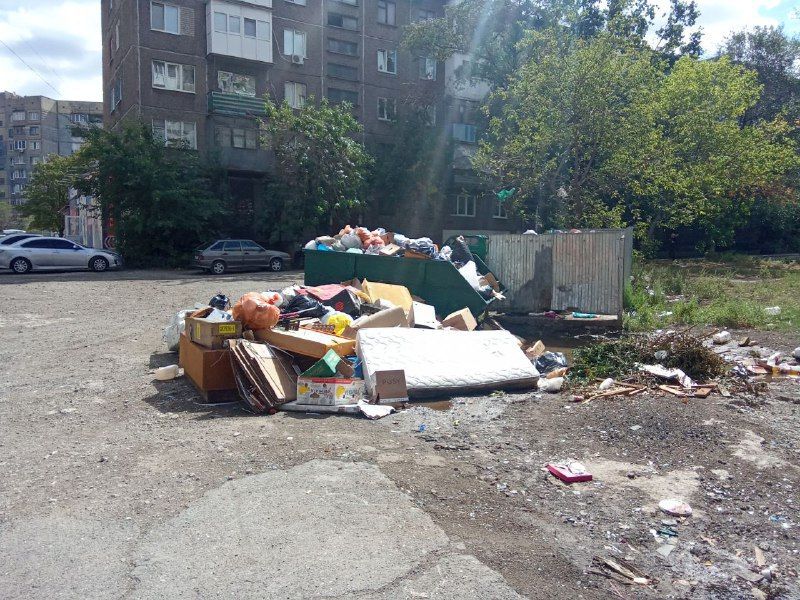 В Алчевске продолжается уборка мусора возле точек сбора коммунальных отходов и ликвидация несанкционированных свалок В Алчевске продолжается уборка мусора возле точек сбора коммунальных отходов и ликвидация несанкционированных свалок
