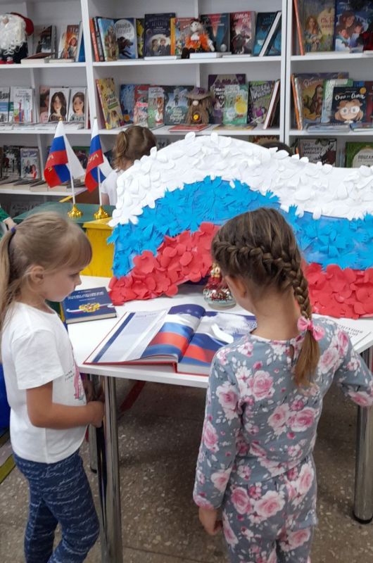 #ГоржусьФлагом. В «Библиотечном филиале для детей» МБУ «МЦБС» ко Дню Государственного флага для детей дошкольного возраста состоялась конкурсно-развлекательная программа «Веселые старты под флагом России» #ГоржусьФлагом. В «Библиотечном филиале для детей» МБУ «МЦБС» ко Дню Государственного флага для детей дошкольного возраста состоялась конкурсно-развлекательная программа «Веселые старты под флагом России»