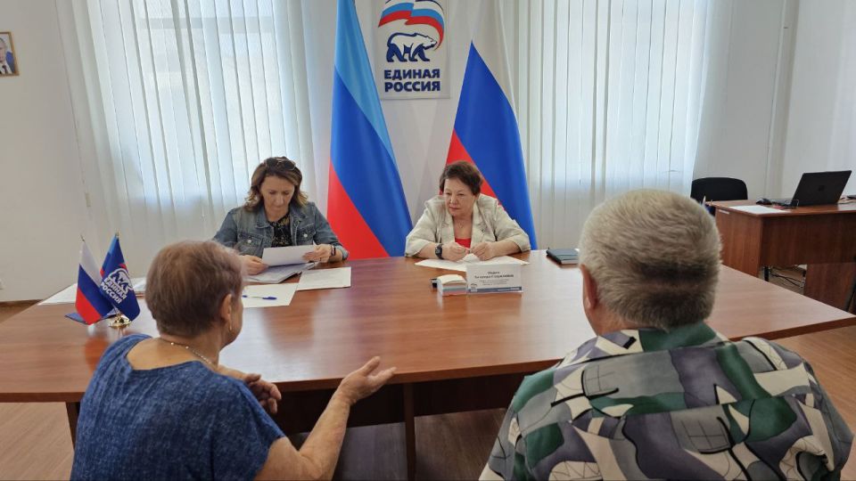 Зинаида Наден: Сегодня в Региональной общественной приёмной председателя партии «Единая Россия» Д.А. Медведева в ЛНР провела прием граждан по актуальным вопросам Зинаида Наден: Сегодня в Региональной общественной приёмной председателя партии «Единая Россия» Д.А. Медведева в ЛНР провела прием граждан по актуальным вопросам