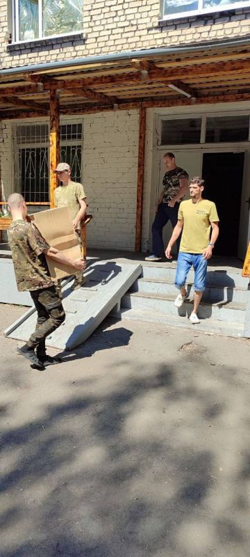 ПЛЕЧОМ К ПЛЕЧУ. Депутат Народного Совета ЛНР от фракции ЛДПР Галина Дуброва продолжает оказывать поддержку нашим защитникам ПЛЕЧОМ К ПЛЕЧУ. Депутат Народного Совета ЛНР от фракции ЛДПР Галина Дуброва продолжает оказывать поддержку нашим защитникам