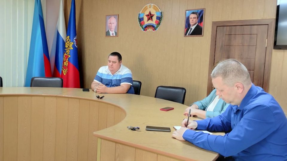 Сегодня Глава городского округа город Ровеньки Андрей Рубанцов провел плановое рабочее совещание с руководителями управлений администрации и структурных подразделений Сегодня Глава городского округа город Ровеньки Андрей Рубанцов провел плановое рабочее совещание с руководителями управлений администрации и структурных подразделений
