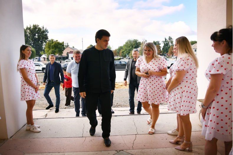 Дворец культуры города Червонопартизанск продолжает преображаться и обновляться Дворец культуры города Червонопартизанск продолжает преображаться и обновляться