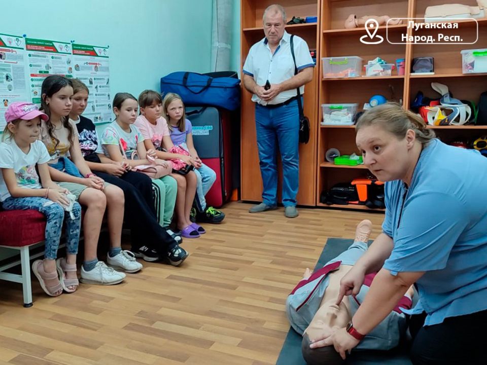 Группа детей из прифронтового Кременского района побывала с экскурсией в Луганском центре медицины катастроф Группа детей из прифронтового Кременского района побывала с экскурсией в Луганском центре медицины катастроф
