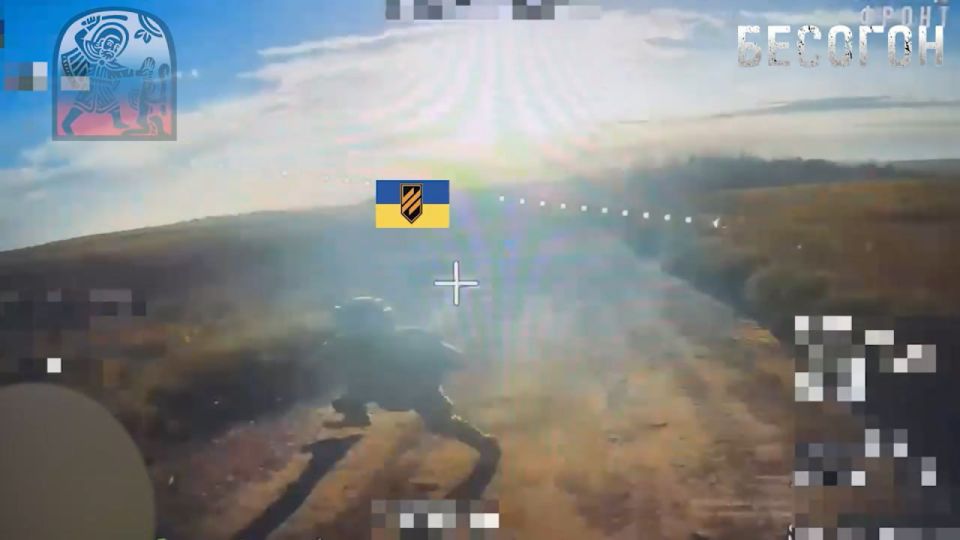Работа FPV-дронов по технике и пехоте 3-го армейского корпуса ВСУ, контратакующего позиции ВС РФ в районе села Новомихайловка на стыке ДНР, ЛНР и Харьковской области Работа FPV-дронов по технике и пехоте 3-го армейского корпуса ВСУ, контратакующего позиции ВС РФ в районе села Новомихайловка на стыке ДНР, ЛНР и Харьковской области