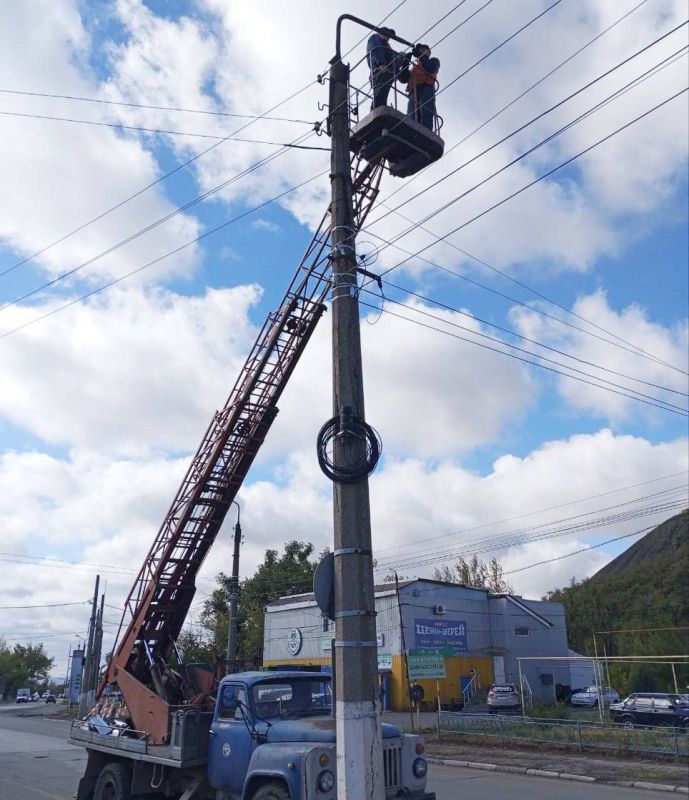 Коммунальные службы проводят работы на территории города Коммунальные службы проводят работы на территории города