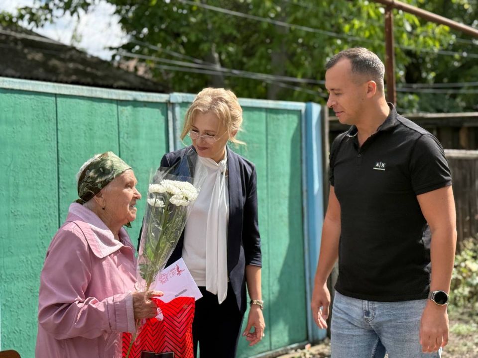 Виктория Сергеева: Сегодня выполнила почетную миссию – адресно поздравила ветеранов с 80-летием Победы над милитаристской Японией и окончанием Второй мировой войны, передав именные письма от нашего президента Владимира... Виктория Сергеева: Сегодня выполнила почетную миссию – адресно поздравила ветеранов с 80-летием Победы над милитаристской Японией и окончанием Второй мировой войны, передав именные письма от нашего президента Владимира...
