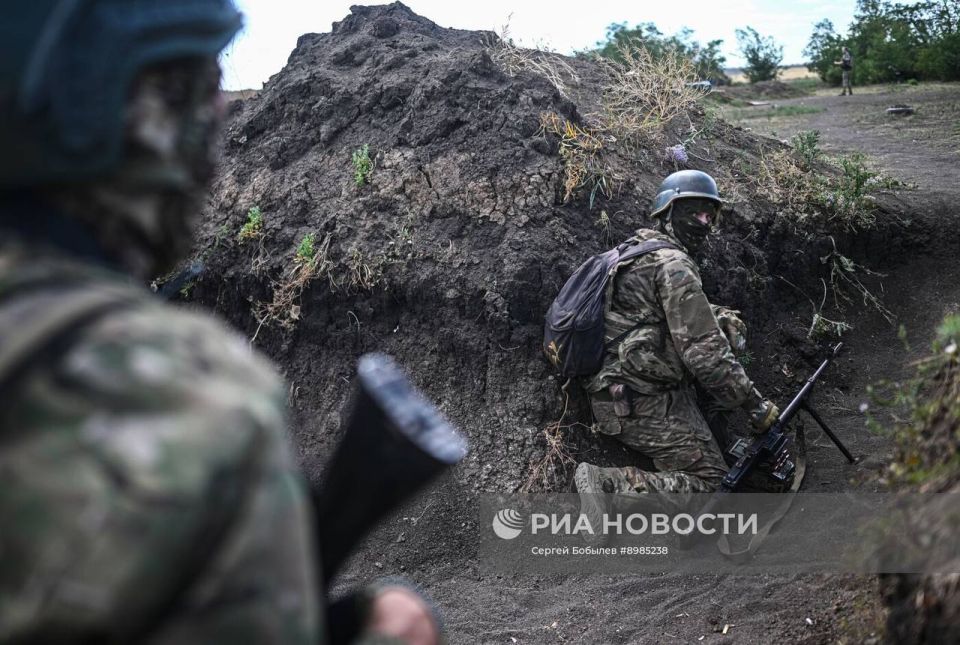 Боевая подготовка бойцов бригады «Север» Добровольческого корпуса группировки войск «Юг» на одном из полигонов ЛНР Боевая подготовка бойцов бригады «Север» Добровольческого корпуса группировки войск «Юг» на одном из полигонов ЛНР