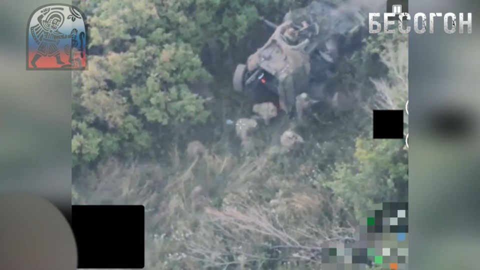 Работа FPV-дронов по технике и пехоте 3-го армейского корпуса ВСУ, контратакующего позиции ВС РФ в районе села Новомихайловка на стыке ДНР, ЛНР и Харьковской области Работа FPV-дронов по технике и пехоте 3-го армейского корпуса ВСУ, контратакующего позиции ВС РФ в районе села Новомихайловка на стыке ДНР, ЛНР и Харьковской области