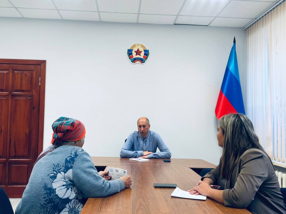 Сергей Крамаренко: Сегодня, в ходе личного приема, обсудил с жителями г. Зимогорье, пгт. Лотиково и п. Яснодольск вопросы водоснабжения, выделения муниципального жилья для участников специальной военной операции и членов их... Сергей Крамаренко: Сегодня, в ходе личного приема, обсудил с жителями г. Зимогорье, пгт. Лотиково и п. Яснодольск вопросы водоснабжения, выделения муниципального жилья для участников специальной военной операции и членов их...