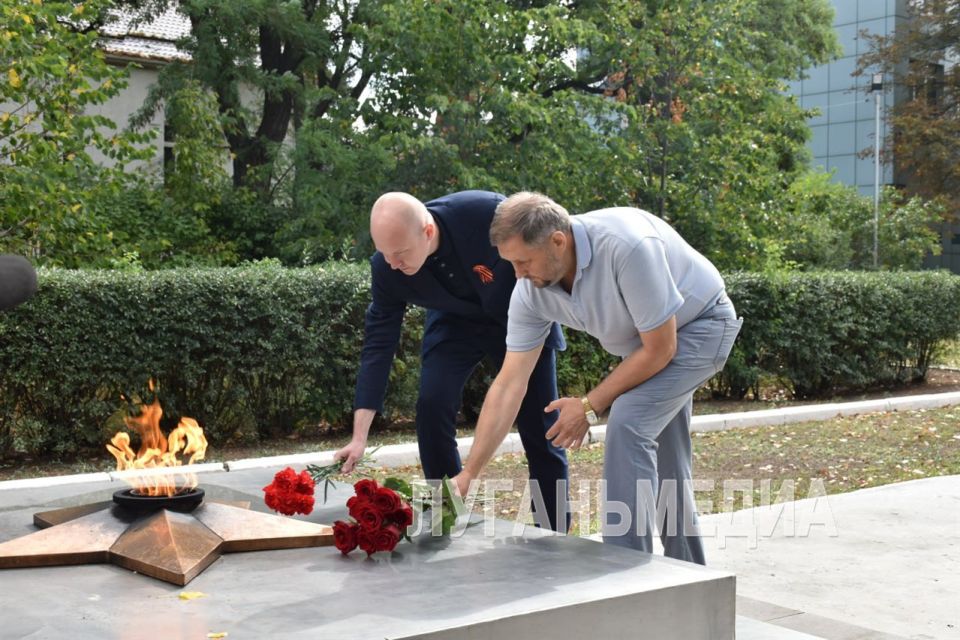 С рабочим визитом Лутугинский округ посетила делегация региона-шефа во главе с Председателем Правительства Удмуртской Республики Романом Ефимовым С рабочим визитом Лутугинский округ посетила делегация региона-шефа во главе с Председателем Правительства Удмуртской Республики Романом Ефимовым
