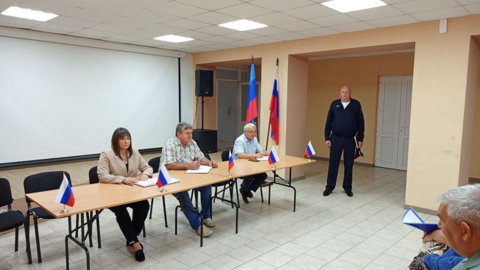 Сегодня первый заместитель Главы администрации Николай Вербицкий совместно с заместителем Главы администрации Натальей Добрицкой провел аппаратное совещание с начальниками структурных подразделений администрации... Сегодня первый заместитель Главы администрации Николай Вербицкий совместно с заместителем Главы администрации Натальей Добрицкой провел аппаратное совещание с начальниками структурных подразделений администрации...