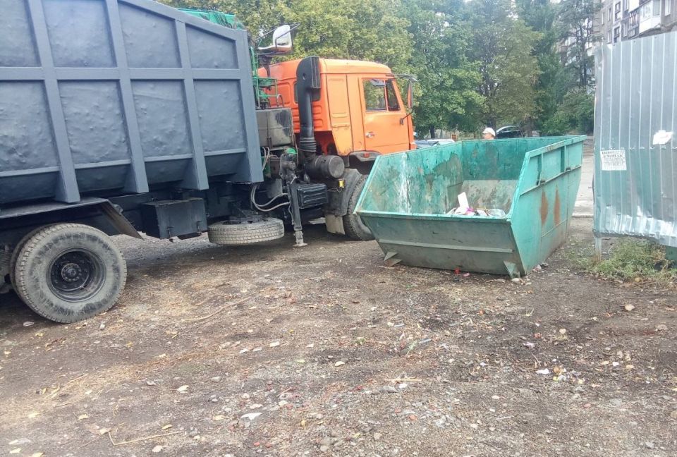 В Алчевске продолжается уборка мусора возле точек сбора коммунальных отходов и ликвидация несанкционированных свалок В Алчевске продолжается уборка мусора возле точек сбора коммунальных отходов и ликвидация несанкционированных свалок