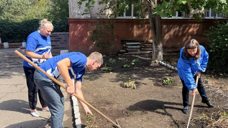 В Алчевске состоялась акция «Помощь школам» В Алчевске состоялась акция «Помощь школам»
