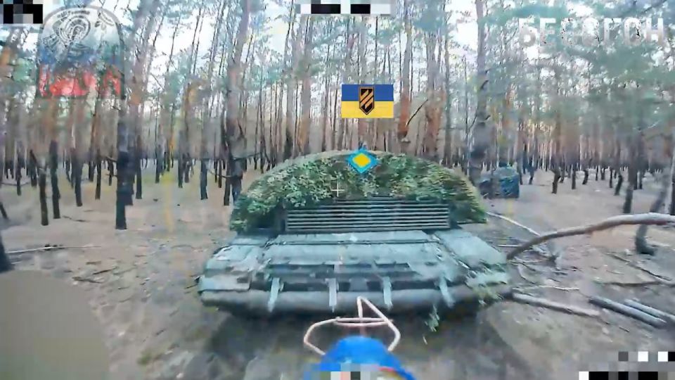 Работа FPV-дронов по технике и пехоте 3-го армейского корпуса ВСУ, контратакующего позиции ВС РФ в районе села Новомихайловка на стыке ДНР, ЛНР и Харьковской области Работа FPV-дронов по технике и пехоте 3-го армейского корпуса ВСУ, контратакующего позиции ВС РФ в районе села Новомихайловка на стыке ДНР, ЛНР и Харьковской области