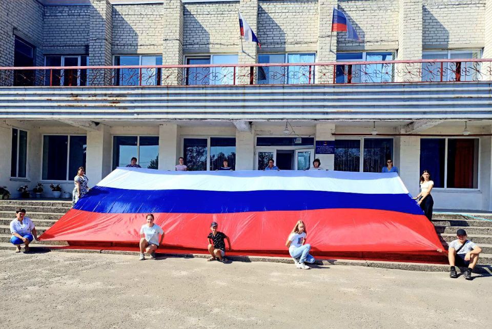 22 августа в День Государственного Флага Российской Федерации в нашем Доме культуры с. Передельское, совместно с отделом жизнеобеспечения, библиотекой, школой и социальным работником прошёл исторический час "Символы... 22 августа в День Государственного Флага Российской Федерации в нашем Доме культуры с. Передельское, совместно с отделом жизнеобеспечения, библиотекой, школой и социальным работником прошёл исторический час "Символы...