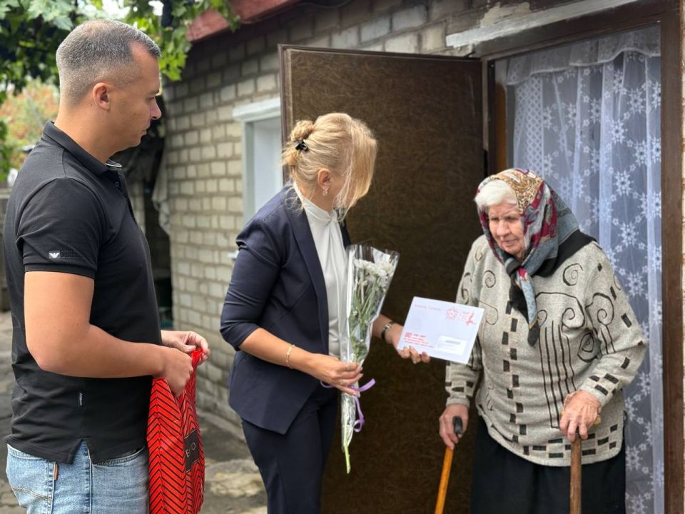 Виктория Сергеева: Сегодня выполнила почетную миссию – адресно поздравила ветеранов с 80-летием Победы над милитаристской Японией и окончанием Второй мировой войны, передав именные письма от нашего президента Владимира... Виктория Сергеева: Сегодня выполнила почетную миссию – адресно поздравила ветеранов с 80-летием Победы над милитаристской Японией и окончанием Второй мировой войны, передав именные письма от нашего президента Владимира...