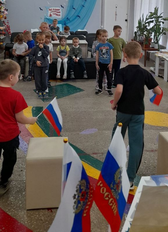 #ГоржусьФлагом. В «Библиотечном филиале для детей» МБУ «МЦБС» ко Дню Государственного флага для детей дошкольного возраста состоялась конкурсно-развлекательная программа «Веселые старты под флагом России» #ГоржусьФлагом. В «Библиотечном филиале для детей» МБУ «МЦБС» ко Дню Государственного флага для детей дошкольного возраста состоялась конкурсно-развлекательная программа «Веселые старты под флагом России»