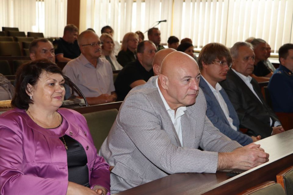 Алексей Самойлов посетил торжественную церемонию вступления в должность главы городского округа Стаханов Натальи Жулинской Алексей Самойлов посетил торжественную церемонию вступления в должность главы городского округа Стаханов Натальи Жулинской