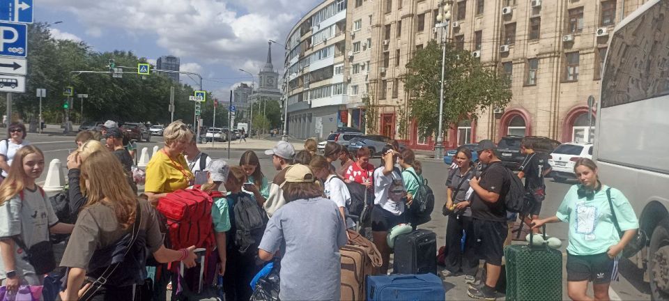 Ребята из Станично-Луганского округа вернулись домой, полные впечатлений, после незабываемого отдыха в летнем лагере "Рассвет"! Ребята из Станично-Луганского округа вернулись домой, полные впечатлений, после незабываемого отдыха в летнем лагере "Рассвет"!