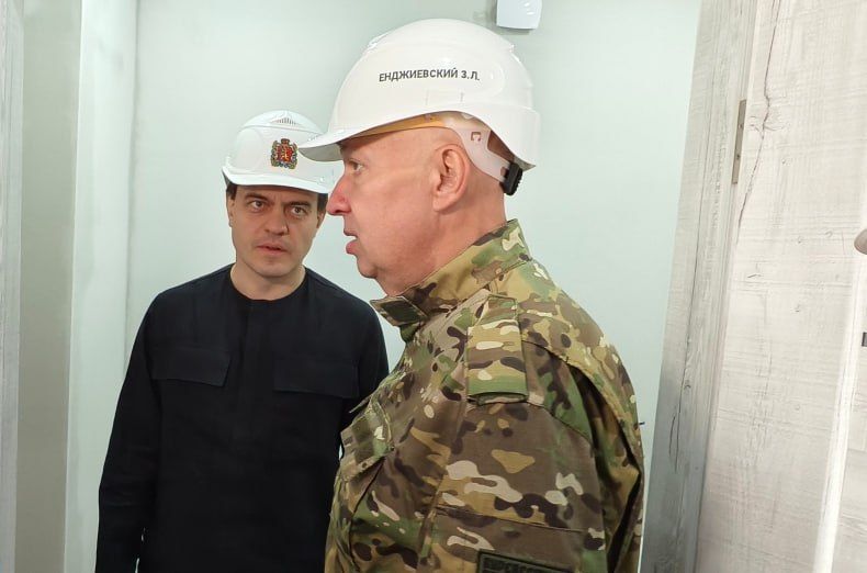 Михаил Котюков проверил ход работ по строительству ЖК «Красноярский» Михаил Котюков проверил ход работ по строительству ЖК «Красноярский»