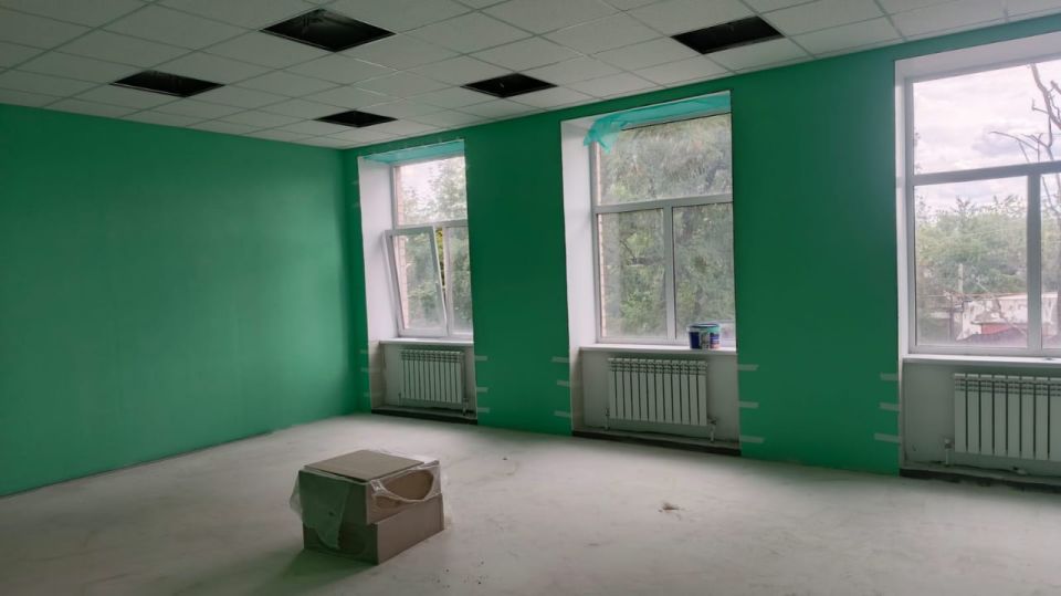 Специалисты из Башкортостана продолжают ремонт в учреждениях образования Краснолучского округа Специалисты из Башкортостана продолжают ремонт в учреждениях образования Краснолучского округа