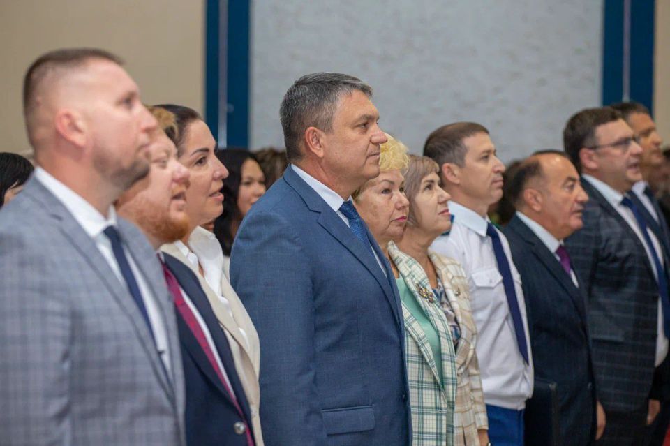 Глава ЛНР сообщил о повышении педагогам надбавки за престижность труда Глава ЛНР сообщил о повышении педагогам надбавки за престижность труда