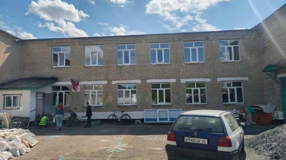Специалисты из Башкортостана продолжают ремонт в учреждениях образования Краснолучского округа Специалисты из Башкортостана продолжают ремонт в учреждениях образования Краснолучского округа