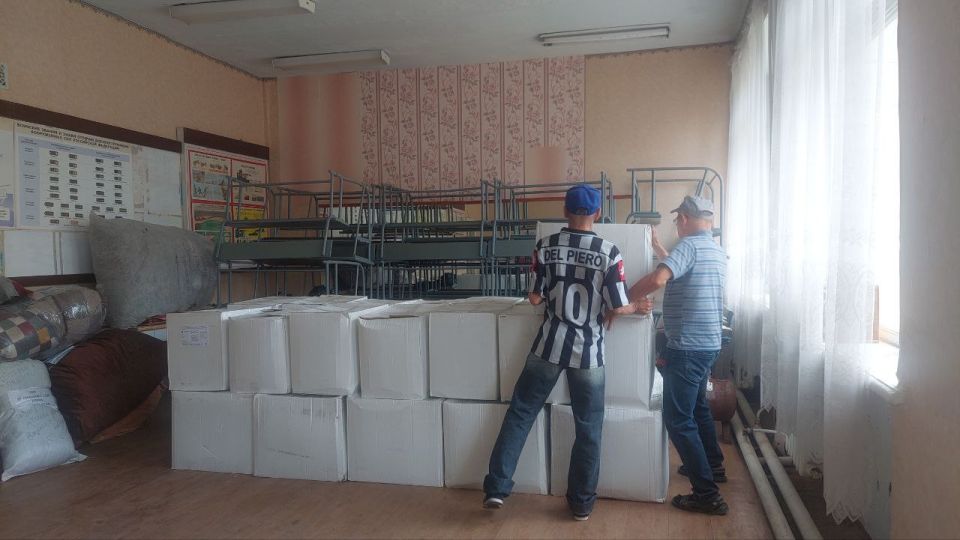 В Славяносербск прибыл гуманитарный груз, собранный в рамках акции Алтайского краевого отделения Союза женщин России «Чужих детей не бывает: соберем в школу как родных!» В Славяносербск прибыл гуманитарный груз, собранный в рамках акции Алтайского краевого отделения Союза женщин России «Чужих детей не бывает: соберем в школу как родных!»