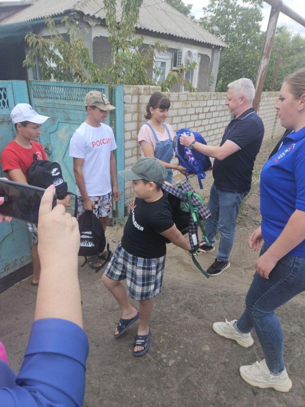 Многодетной семье из Новоайдара передал помощь к школе официальный представитель ргиона-шефа Многодетной семье из Новоайдара передал помощь к школе официальный представитель ргиона-шефа