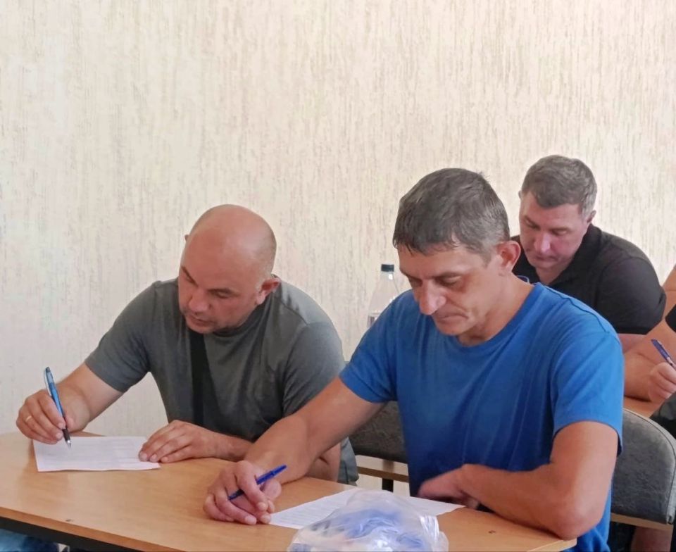 Представители Луганского центра медицины катастроф впервые приняли участие в аттестации сотрудников аварийно-спасательных служб ЛНР Представители Луганского центра медицины катастроф впервые приняли участие в аттестации сотрудников аварийно-спасательных служб ЛНР