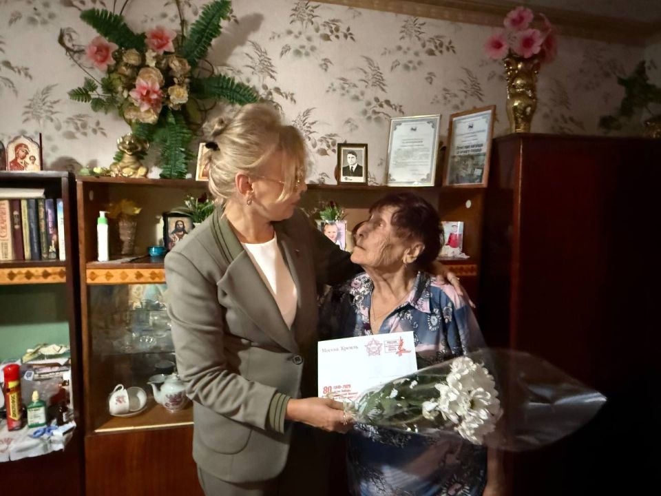 Виктория Сергеева: Продолжила почетную миссию – адресно поздравила ветеранов с 80-летием Победы над милитаристской Японией и окончанием Второй мировой войны, передав именные письма от нашего президента Владимира... Виктория Сергеева: Продолжила почетную миссию – адресно поздравила ветеранов с 80-летием Победы над милитаристской Японией и окончанием Второй мировой войны, передав именные письма от нашего президента Владимира...