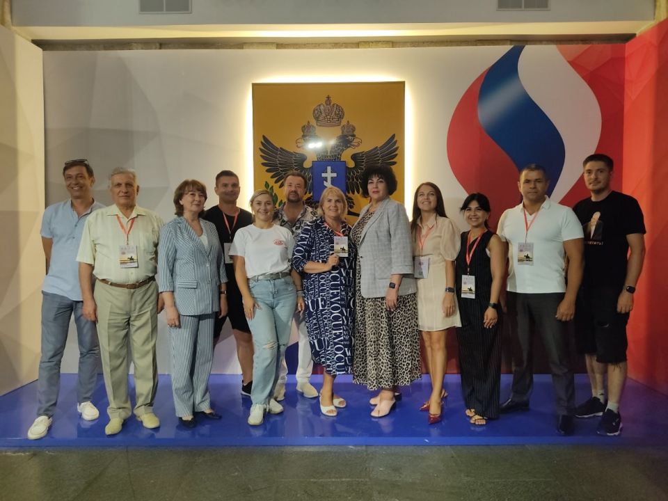 Директор Луганского центра народного творчества Василий Яровой принял участие в Межрегиональном фестивале казачьей культуры «Крымские тулумбасы» Директор Луганского центра народного творчества Василий Яровой принял участие в Межрегиональном фестивале казачьей культуры «Крымские тулумбасы»