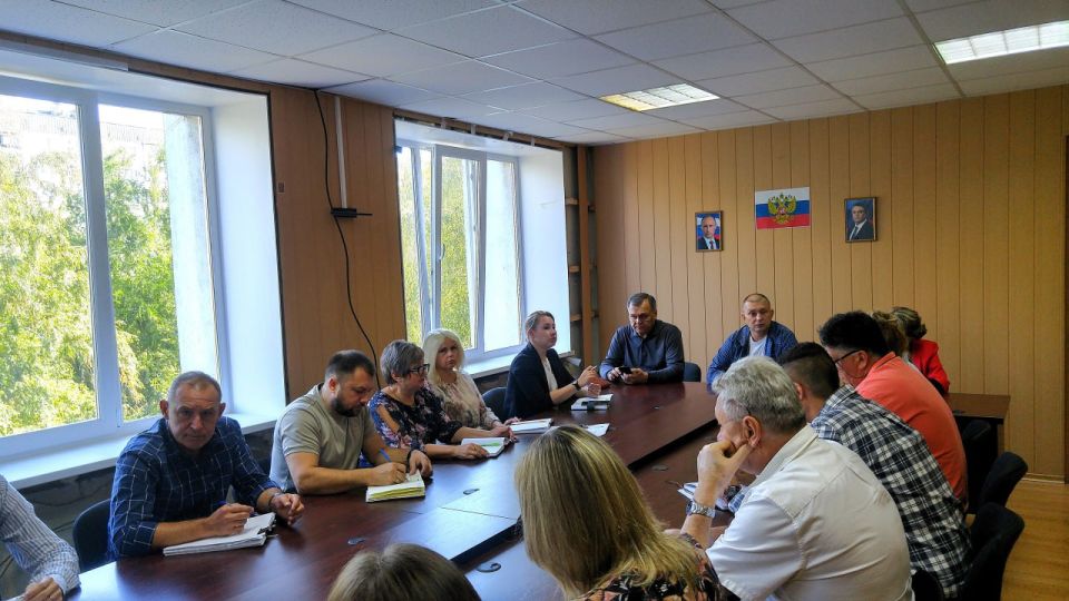 Евгений Шаталин: Не смотря на угрозу применения противником БПЛА продолжаем работу, так совместно с первым заместителем Игорем Шмидтом было проведено рабочее совещание, в рамках которого присутствовали руководители... Евгений Шаталин: Не смотря на угрозу применения противником БПЛА продолжаем работу, так совместно с первым заместителем Игорем Шмидтом было проведено рабочее совещание, в рамках которого присутствовали руководители...