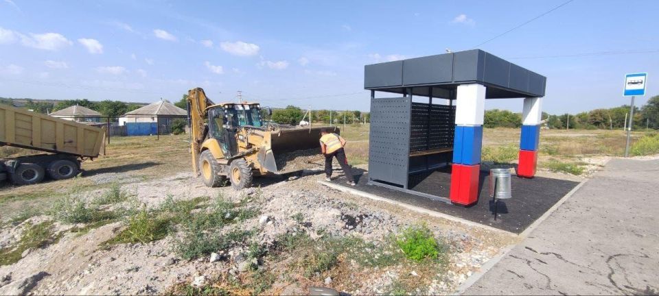 На участке дороги "Беловодск-Брусовка" укрепляют обочины на линии и остановках На участке дороги "Беловодск-Брусовка" укрепляют обочины на линии и остановках