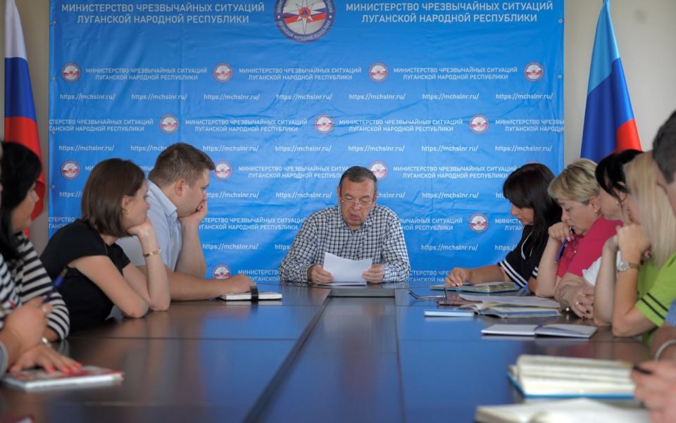 26.08.2025 в Министерстве чрезвычайных ситуаций Луганской Народной Республики прошло занятие с государственными гражданскими служащими по вопросам общественной жизни в Российской Федерации
