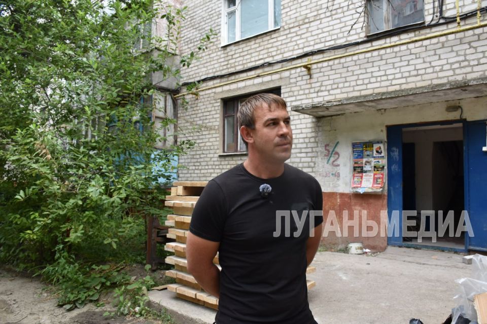 В Краснодоне продолжается замена лифтов В Краснодоне продолжается замена лифтов