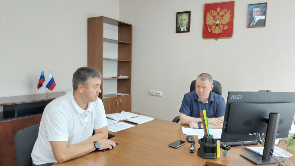 Сегодня, 26.08.2025, работниками МУП «ЖЭК» г. Ровеньки совместно с работниками отдела жизнеобеспечения пгт Дзержинский осуществляется благоустройство въезда на ул. Минская Сегодня, 26.08.2025, работниками МУП «ЖЭК» г. Ровеньки совместно с работниками отдела жизнеобеспечения пгт Дзержинский осуществляется благоустройство въезда на ул. Минская