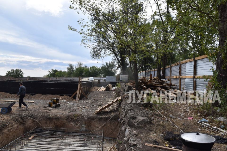 Тюменские специалисты строят новое здание патологоанатомического отделения в Краснодоне Тюменские специалисты строят новое здание патологоанатомического отделения в Краснодоне