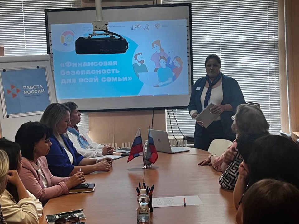 Сегодня в рамках заседания женского клуба «Женщина в деле» при ТО ГКУ «Республиканский центр занятости населения ЛНР» в Беловодском районе был проведен информационный семинар «Финансовая безопасность для всей семьи: защити... Сегодня в рамках заседания женского клуба «Женщина в деле» при ТО ГКУ «Республиканский центр занятости населения ЛНР» в Беловодском районе был проведен информационный семинар «Финансовая безопасность для всей семьи: защити...