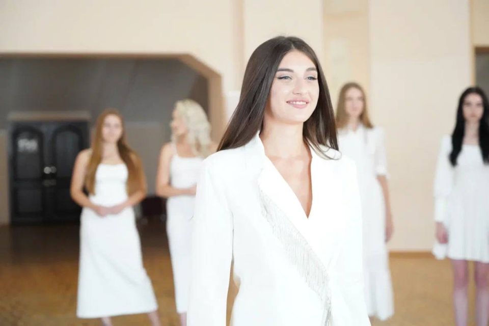 Первые шаги к финалу. Вчера, 25 августа, в ДК им. Ленина состоялась долгожданная встреча орг.комитета с финалистками конкурса красоты и таланта «Мисс Луганск – 2025» Первые шаги к финалу. Вчера, 25 августа, в ДК им. Ленина состоялась долгожданная встреча орг.комитета с финалистками конкурса красоты и таланта «Мисс Луганск – 2025»